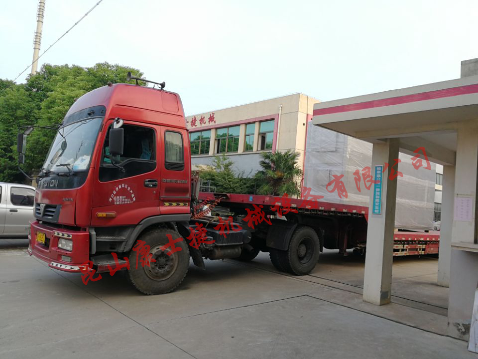 石油行業(yè)用螺桿式風(fēng)冷防爆冷水機